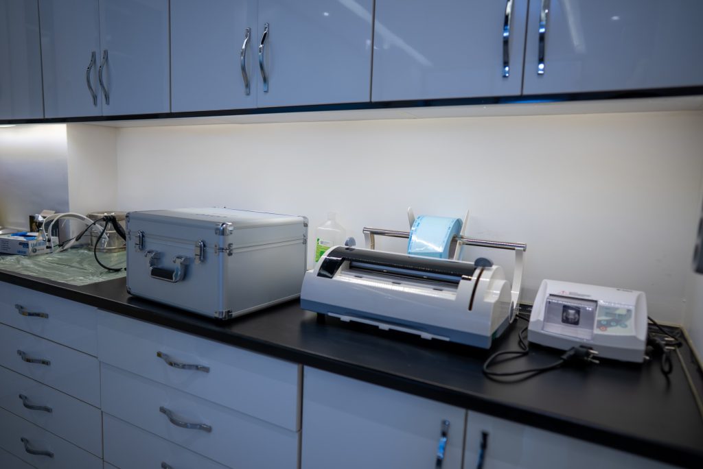 تجهیزات مدرن دندانپزشکی در کلینیک مارکیز تهران