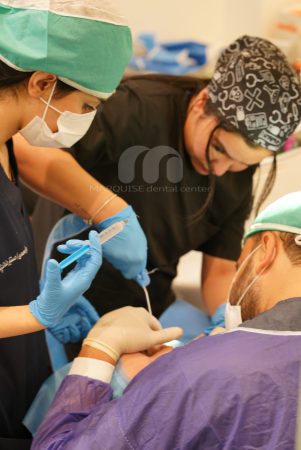 جراحی ریشه دندان در تهران با تجهیزات دیجیتال در کلینیک مارکیز